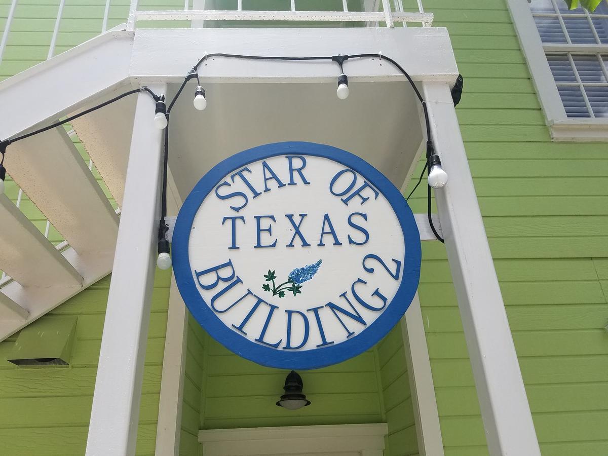 Star Of Texas Inn Building Two Остин Экстерьер фото